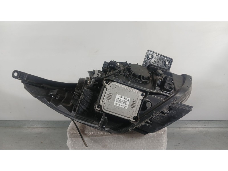 Recambio de faro izquierdo para kia niro i (de) 1.6 gdi hybrid referencia OEM IAM 92101G5000  