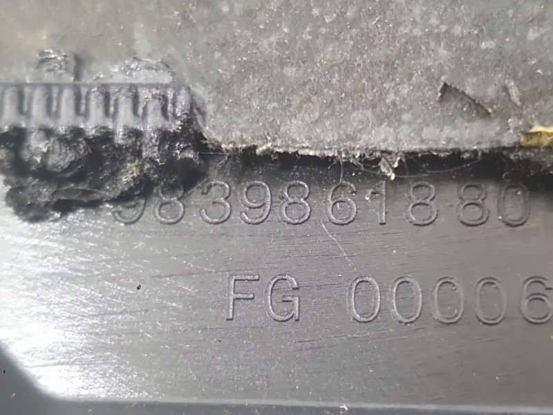 Recambio de tapa motor para peugeot 2008 ii (us_, us-, uy_, uj_, ur_, uc_) 2008 1.2 hybrid referencia OEM IAM 9839861880  