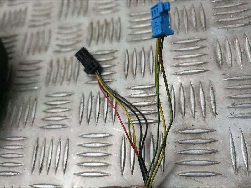 Recambio de retrovisor izquierdo para citroën c4 grand picasso exclusive referencia OEM IAM 8153H0  ELECTRICO 5 Y 3 CABLES