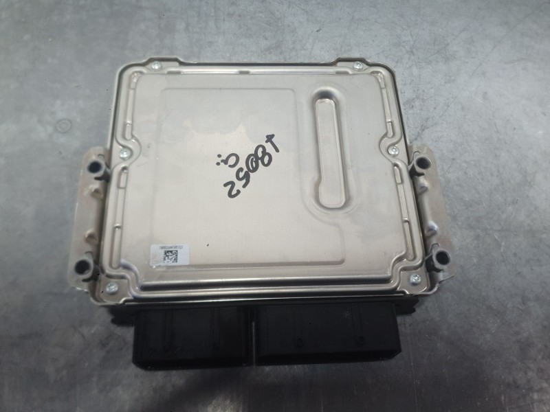 Recambio de centralita motor uce para peugeot 2008 ii (us_, us-, uy_, uj_, ur_, uc_) 2008 1.2 hybrid referencia OEM IAM 16696134
