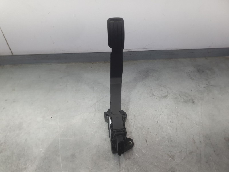 Recambio de potenciometro pedal para peugeot 2008 ii (us_, us-, uy_, uj_, ur_, uc_) 2008 1.2 hybrid referencia OEM IAM 982770448