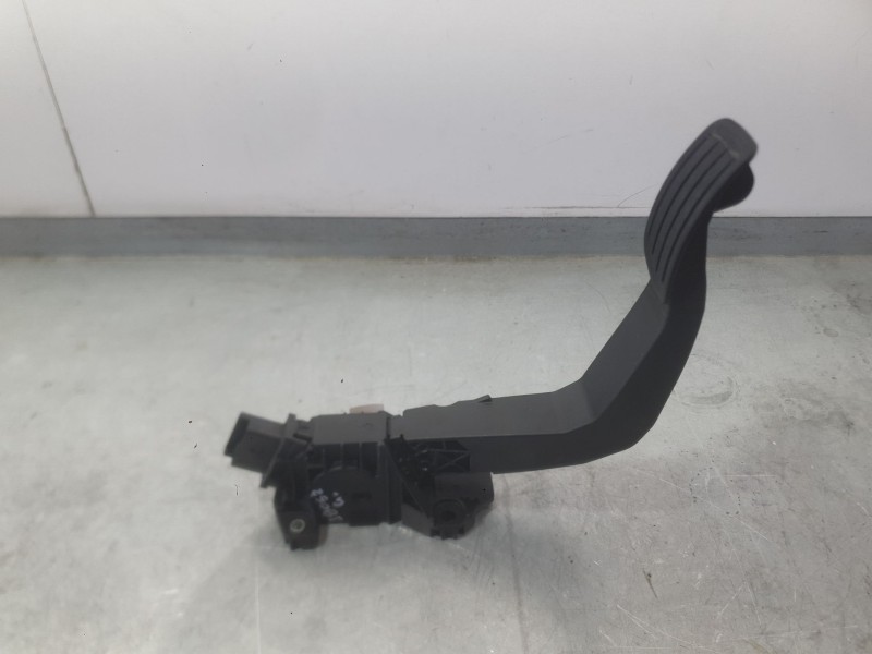 Recambio de potenciometro pedal para peugeot 2008 ii (us_, us-, uy_, uj_, ur_, uc_) 2008 1.2 hybrid referencia OEM IAM 982770448