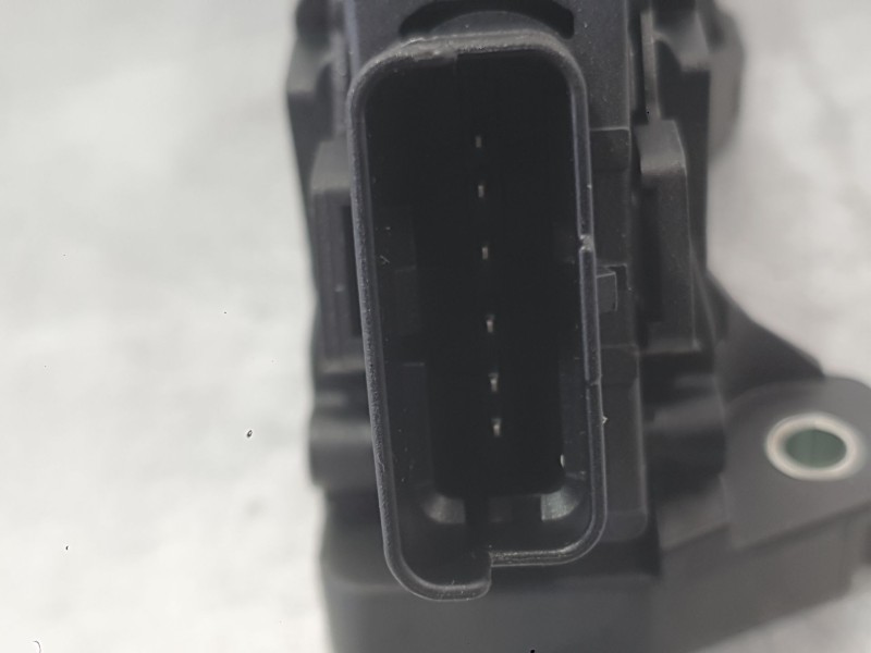 Recambio de potenciometro pedal para peugeot 2008 ii (us_, us-, uy_, uj_, ur_, uc_) 2008 1.2 hybrid referencia OEM IAM 982770448