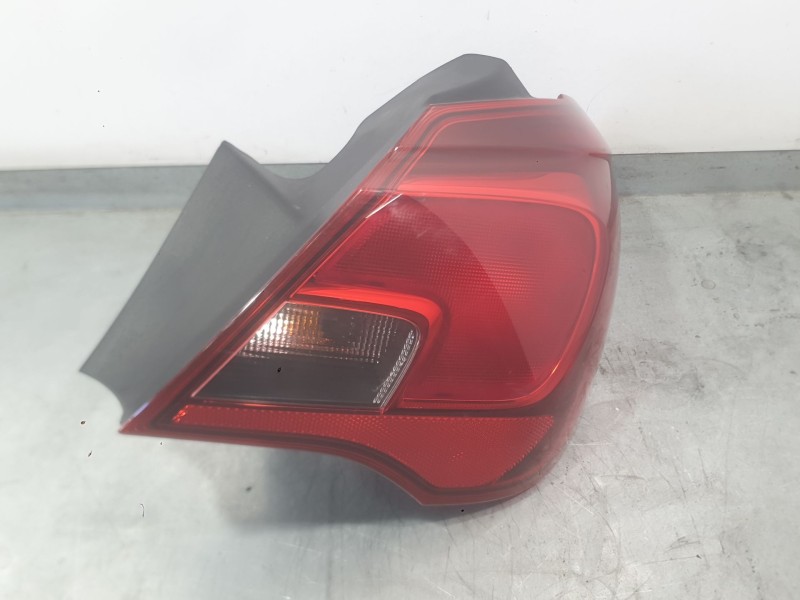 Recambio de piloto trasero derecho exterior para opel corsa e (x15) 1.4 (08, 68) referencia OEM IAM 39090648  