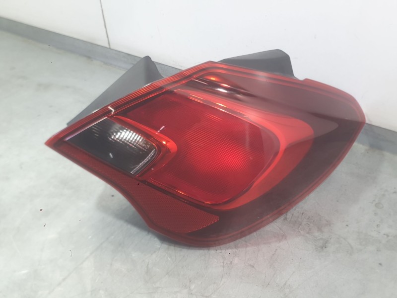 Recambio de piloto trasero derecho exterior para opel corsa e (x15) 1.4 (08, 68) referencia OEM IAM 39090648  