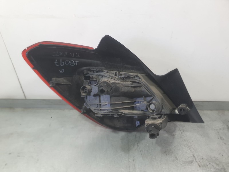 Recambio de piloto trasero derecho exterior para opel corsa e (x15) 1.4 (08, 68) referencia OEM IAM 39090648  