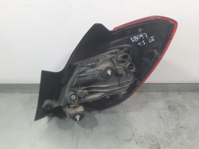 Recambio de piloto trasero izquierdo exterior para opel corsa e (x15) 1.4 (08, 68) referencia OEM IAM 39090647  