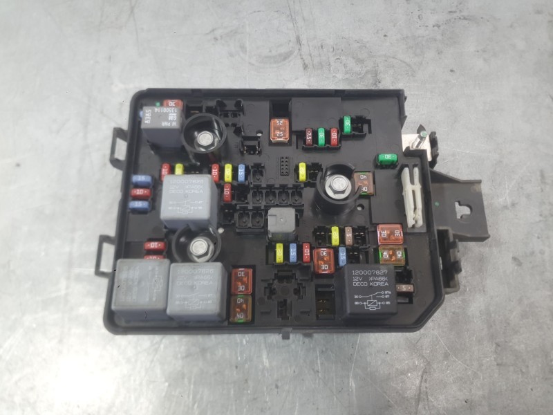 Recambio de caja reles / fusibles para opel corsa e (x15) 1.4 (08, 68) referencia OEM IAM 13470476  