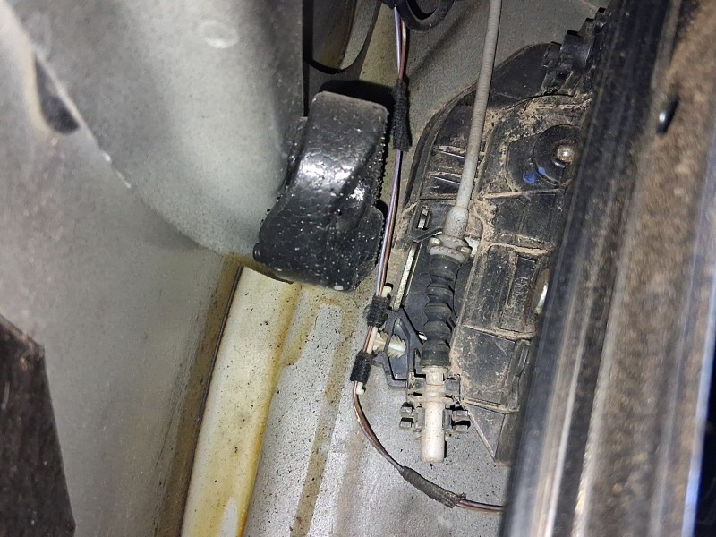 Recambio de cerradura puerta delantera derecha para bmw 1 (f20) 116 d referencia OEM IAM 51217229458  