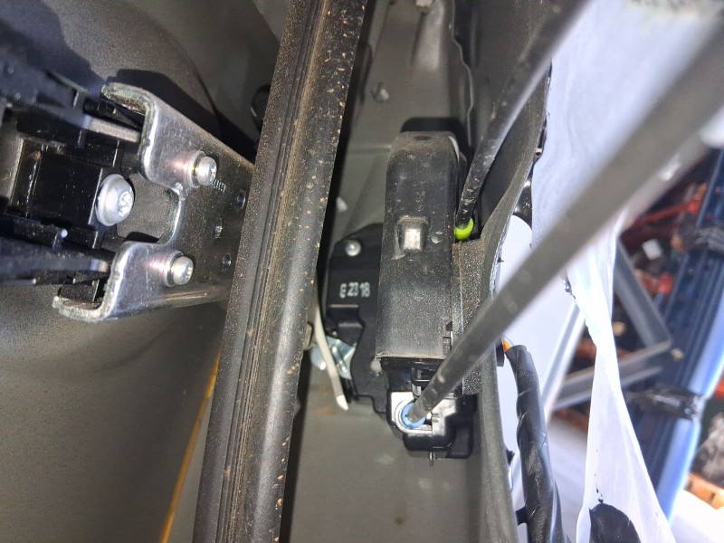 Recambio de cerradura puerta trasera derecha para toyota auris (_e18_) 1.8 hybrid (zwe186_) referencia OEM IAM 6905005050  