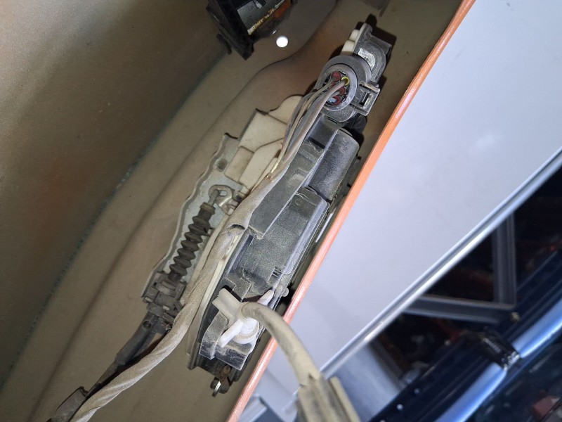 Recambio de cerradura puerta delantera derecha para seat ibiza iv sc (6j1, 6p5) 1.9 tdi referencia OEM IAM 5N1837016N  