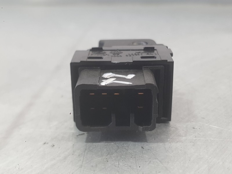 Recambio de mando elevalunas trasero izquierdo para kia sportage iii (sl) 1.6 gdi referencia OEM IAM 935803W000WK  