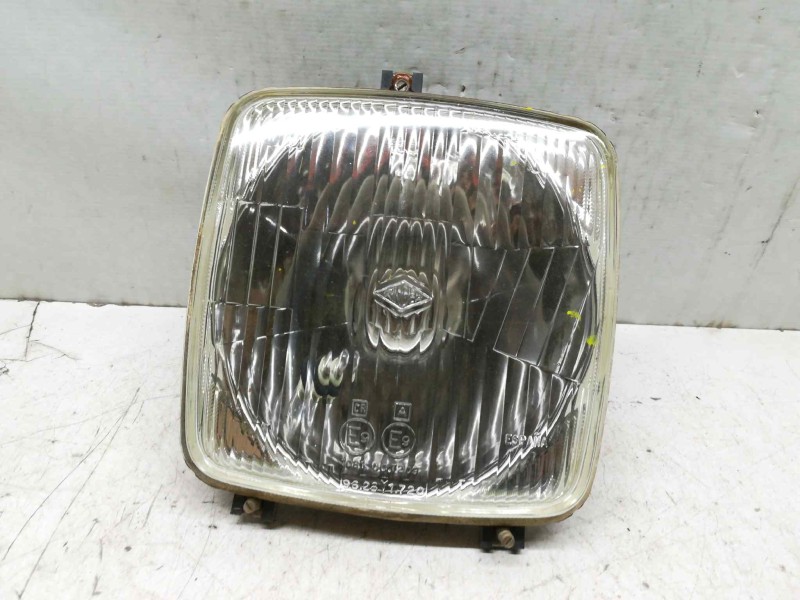 Recambio de faro derecho para umm jabator jabator referencia OEM IAM   