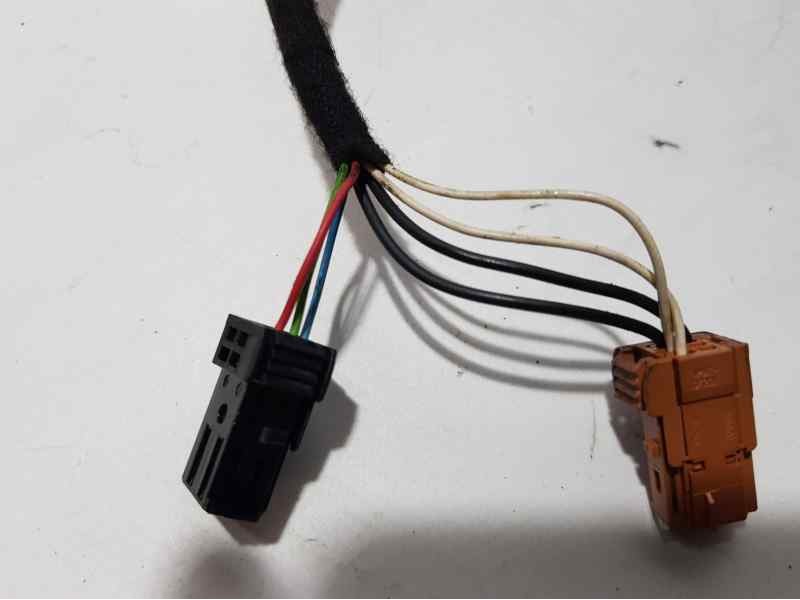 Recambio de retrovisor izquierdo para peugeot 208 access referencia OEM IAM  2 CLAVIJAS, 4 Y 3 CABLES ELECTRICO Y TOCADO