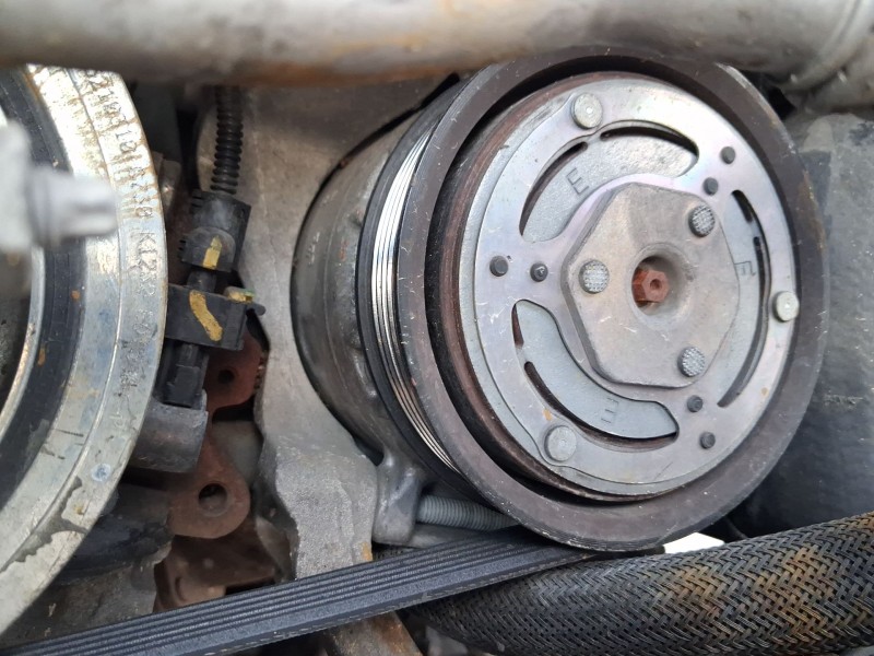 Recambio de compresor aire acondicionado para jeep cherokee (kl) 2.0 crd 4x4 referencia OEM IAM 68103199AF  