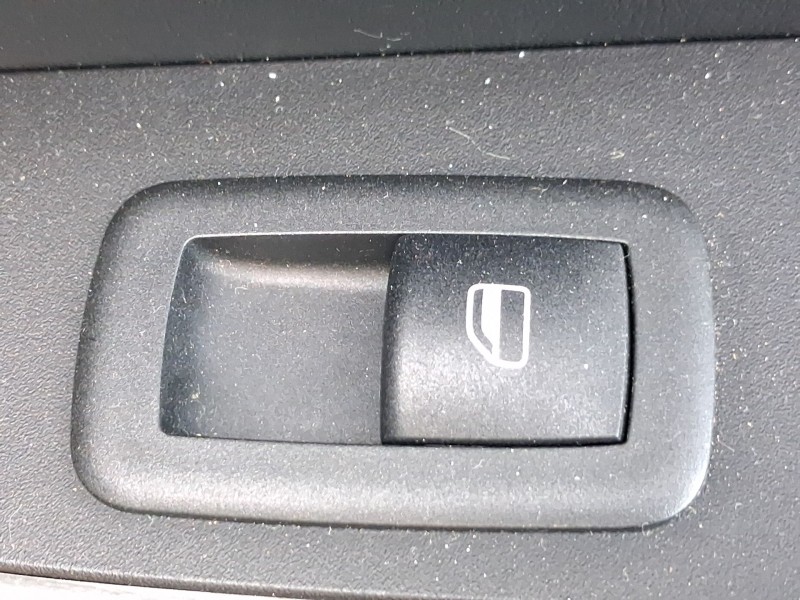 Recambio de mando elevalunas trasero derecho para jeep cherokee (kl) 2.0 crd 4x4 referencia OEM IAM 56046555AC  