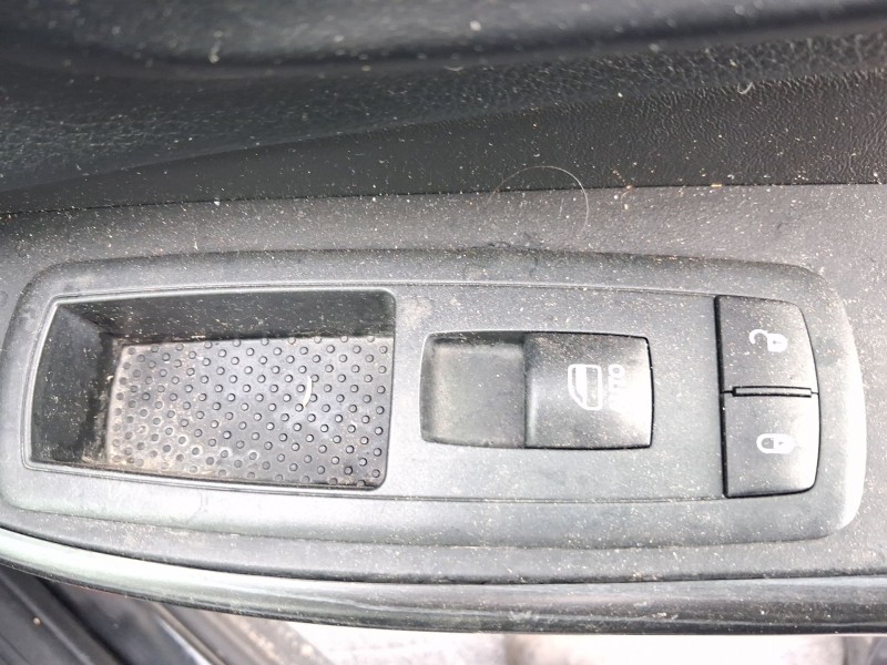 Recambio de mando elevalunas delantero derecho para jeep cherokee (kl) 2.0 crd 4x4 referencia OEM IAM 68141892AA  