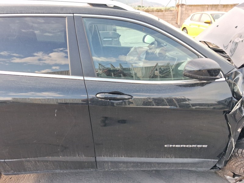 Recambio de puerta delantera derecha para jeep cherokee (kl) 2.0 crd 4x4 referencia OEM IAM 68640462AA TOCADA 
