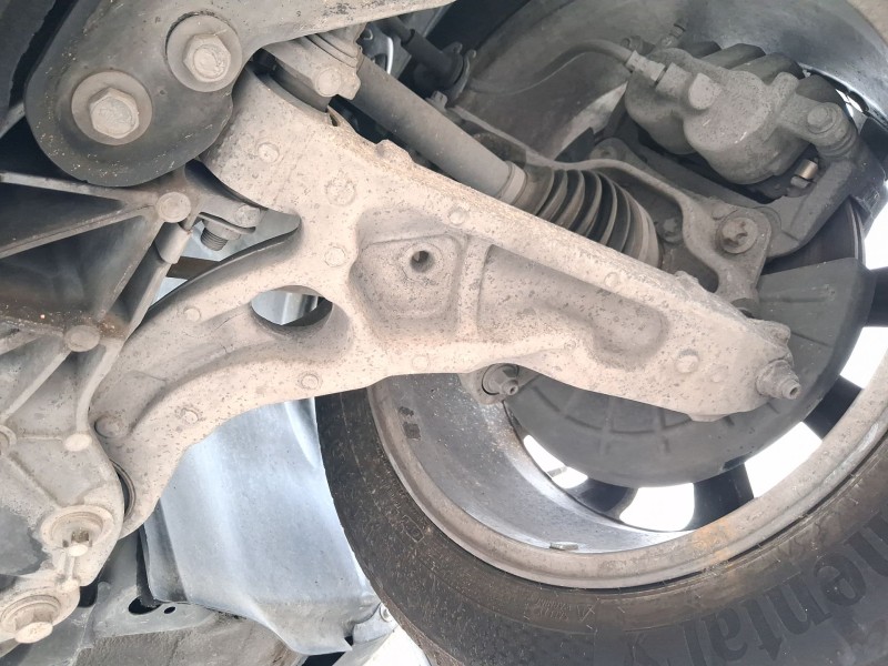 Recambio de brazo suspension inferior delantero izquierdo para jeep cherokee (kl) 2.0 crd 4x4 referencia OEM IAM 04668993AG  