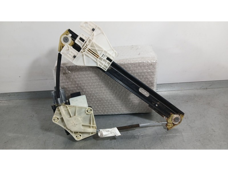 Recambio de elevalunas trasero izquierdo para seat leon st (5f8) style connect referencia OEM IAM 5F9839461D  ELECTRICO