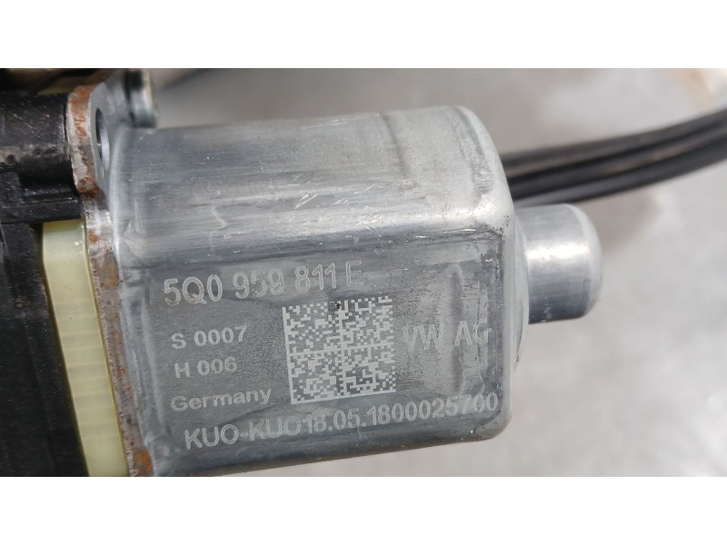 Recambio de elevalunas trasero izquierdo para seat leon st (5f8) style connect referencia OEM IAM 5F9839461D  ELECTRICO