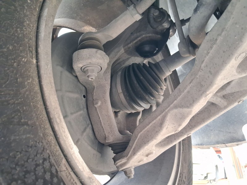 Recambio de mangueta delantera izquierda para jeep cherokee (kl) 2.0 crd 4x4 referencia OEM IAM 04877889AF  