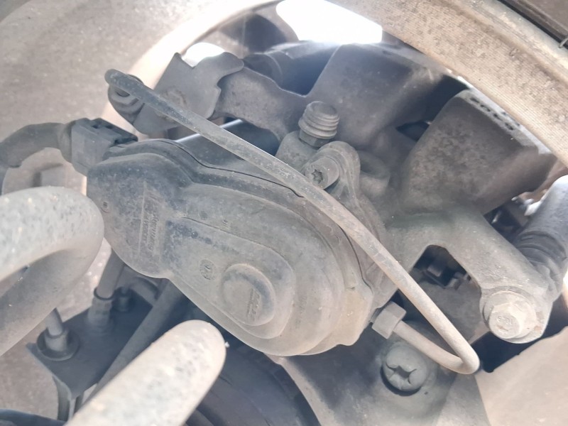Recambio de pinza freno trasera derecha para jeep cherokee (kl) 2.0 crd 4x4 referencia OEM IAM 68526658AA  