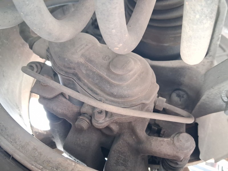 Recambio de pinza freno trasera izquierda para jeep cherokee (kl) 2.0 crd 4x4 referencia OEM IAM 68526657AA  