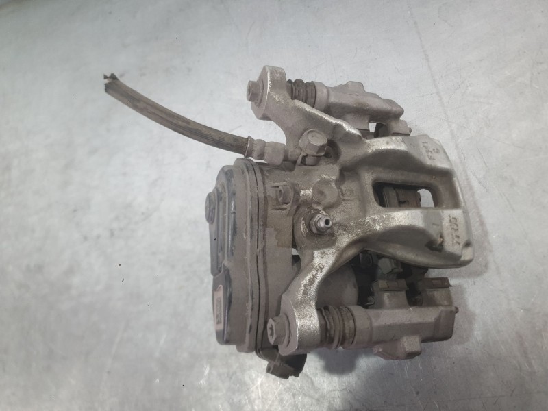 Recambio de pinza freno trasera derecha para toyota yaris (_p21_, _pa1_, _ph1_) 1.5 hybrid (mxph11) referencia OEM IAM 463100D01