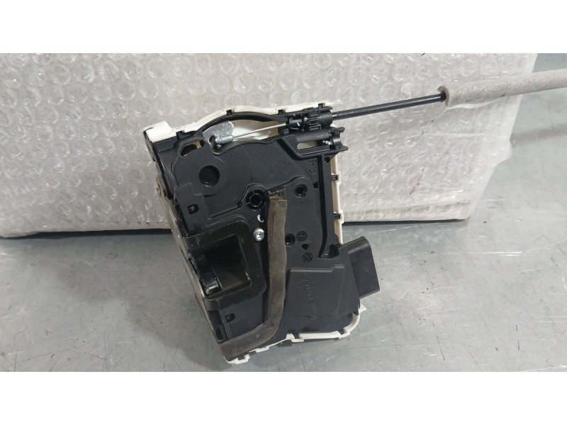 Recambio de cerradura puerta delantera derecha para mg zs suv (azs1) 1.5 vti referencia OEM IAM 10640588  