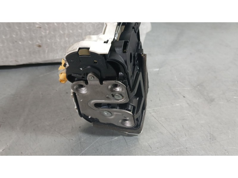 Recambio de cerradura puerta delantera derecha para mg zs suv (azs1) 1.5 vti referencia OEM IAM 10640588  