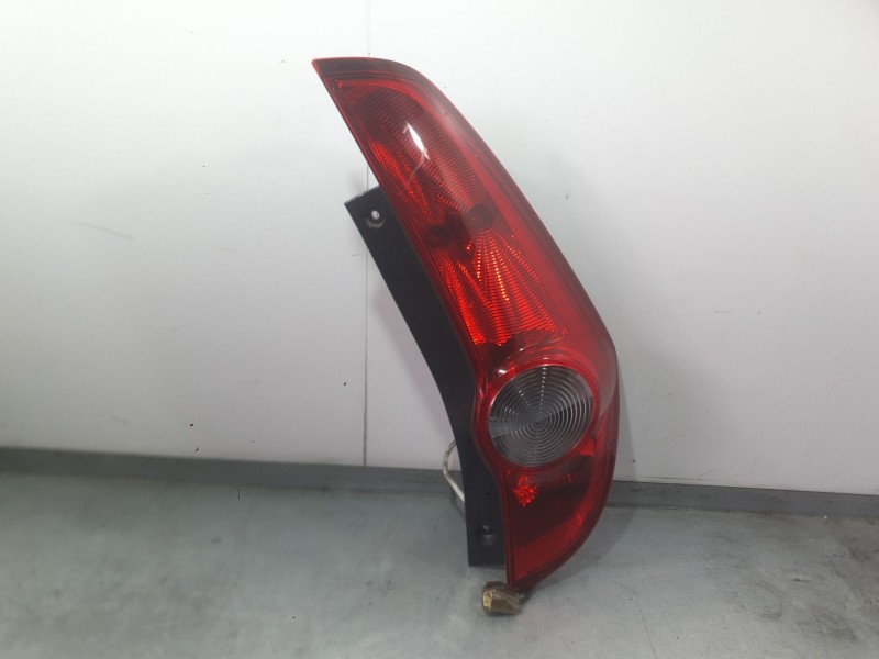 Recambio de piloto trasero derecho para opel agila b (h08) 1.2 (f68) referencia OEM IAM 93193680  