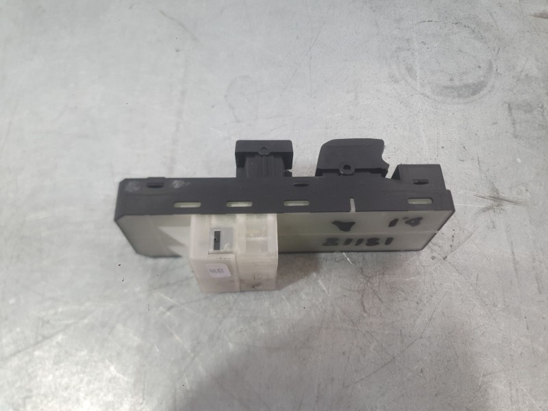 Recambio de mando elevalunas delantero izquierdo para opel agila b (h08) 1.2 (f68) referencia OEM IAM 93194977  