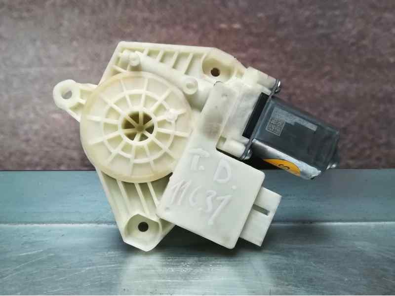 Recambio de motor elevalunas trasero derecho para volkswagen golf vii lim. (5g1) advance bluemotion referencia OEM IAM 5Q4959812