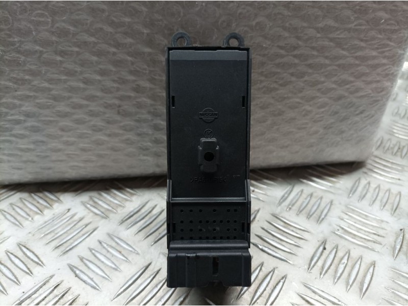 Recambio de mando elevalunas delantero izquierdo para nissan primera berlina (p11) básico referencia OEM IAM 254012F825  