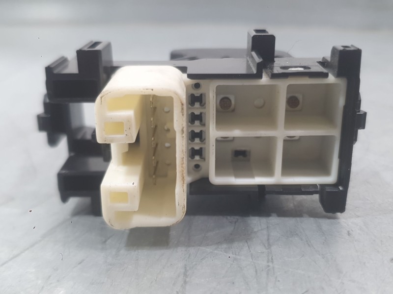 Recambio de mando elevalunas delantero derecho para toyota aygo (_b4_) 1.0 (kgb40) referencia OEM IAM 848100D030  