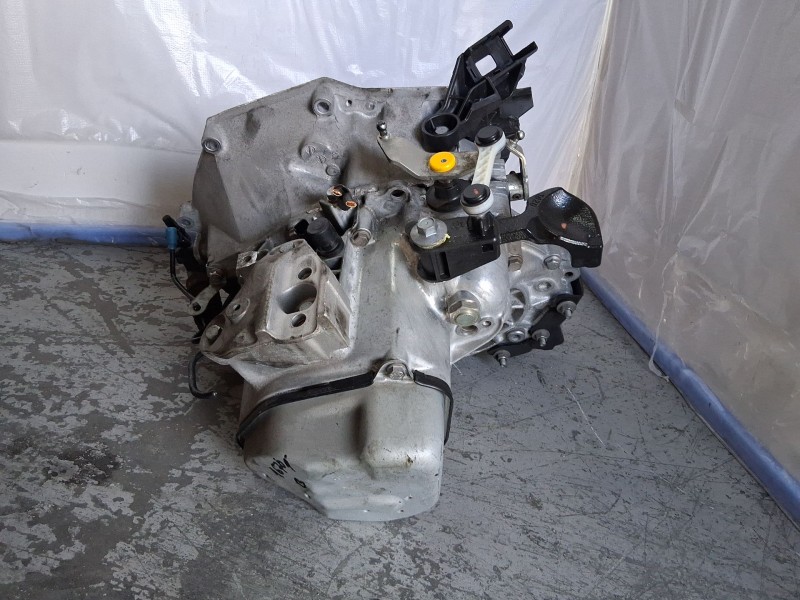 Recambio de caja cambios para citroën c-elysee (dd_) 1.2 vti 82 referencia OEM IAM 20CR20 5VELOCIDADES 