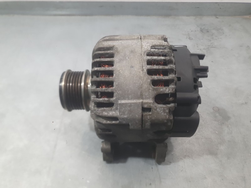 Recambio de alternador para seat leon (1p1) 1.9 tdi referencia OEM IAM 06F903023F  