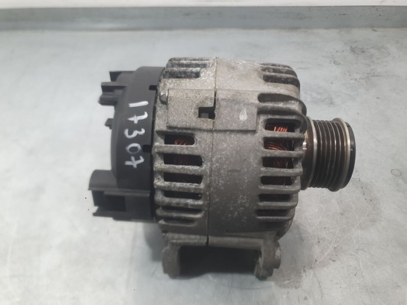 Recambio de alternador para seat leon (1p1) 1.9 tdi referencia OEM IAM 06F903023F  