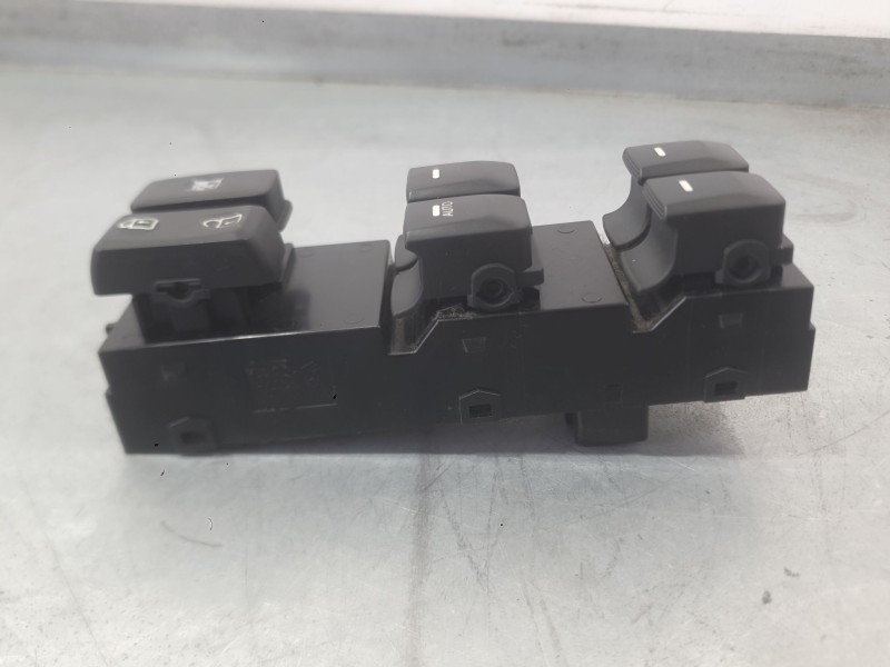 Recambio de mando elevalunas delantero izquierdo para kia sportage iii (sl) 1.6 gdi referencia OEM IAM 935703W400WK  
