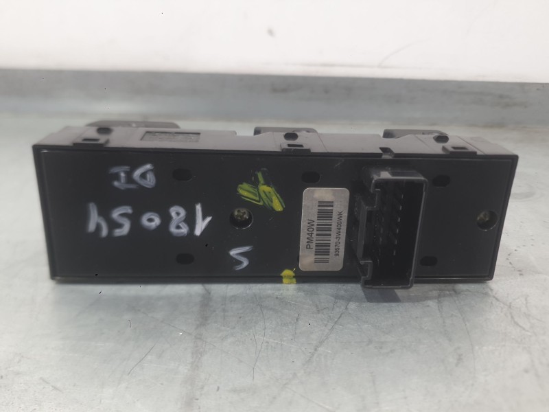 Recambio de mando elevalunas delantero izquierdo para kia sportage iii (sl) 1.6 gdi referencia OEM IAM 935703W400WK  