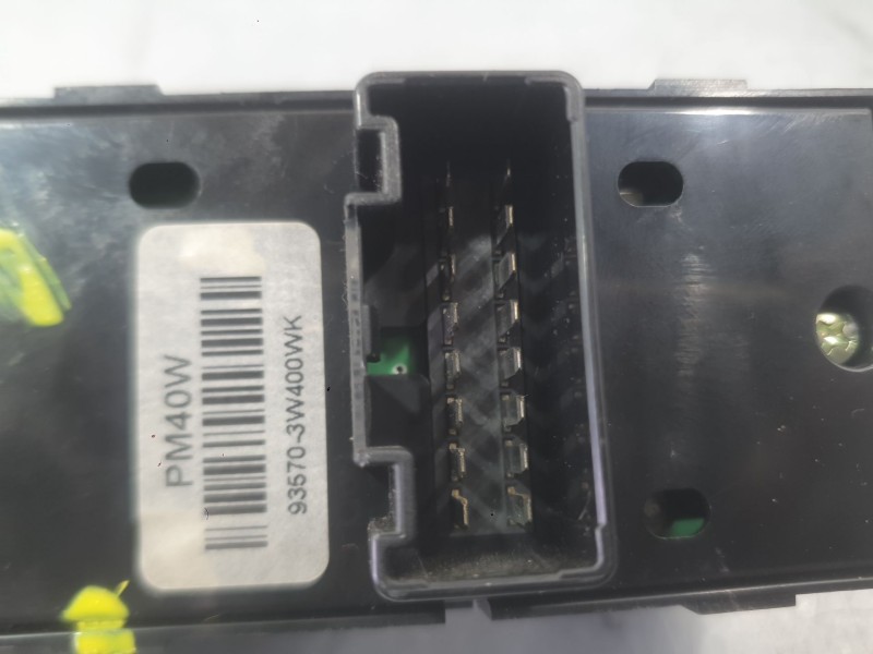 Recambio de mando elevalunas delantero izquierdo para kia sportage iii (sl) 1.6 gdi referencia OEM IAM 935703W400WK  