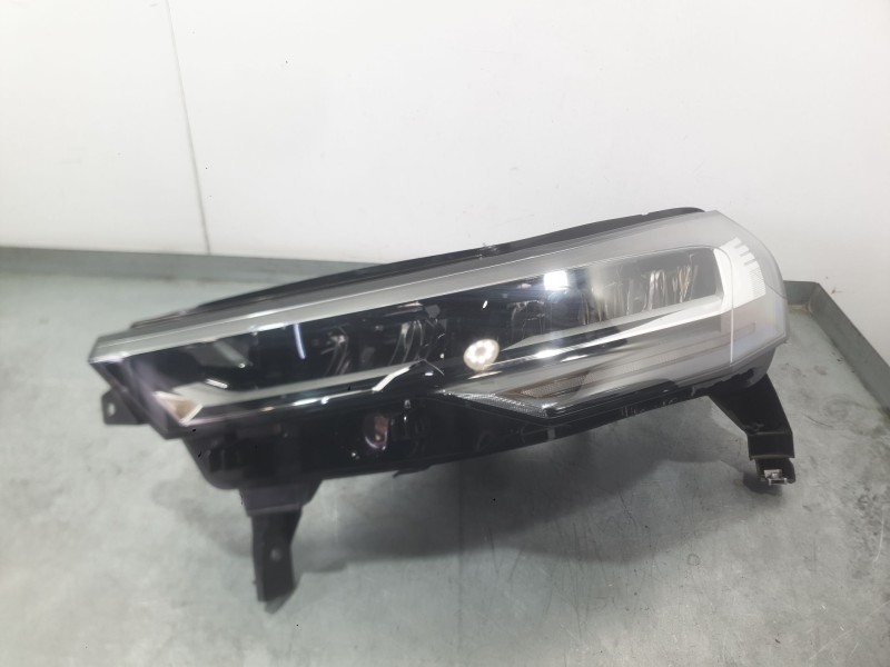 Recambio de faro izquierdo para renault captur ii (hf_) 1.0 tce 90 eco-g (hfm6) referencia OEM IAM 260604753R  