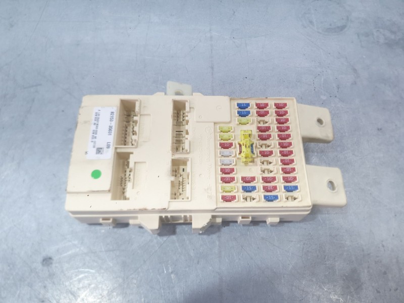 Recambio de caja reles / fusibles para ssangyong tivoli 1.2 referencia OEM IAM 8235035200  