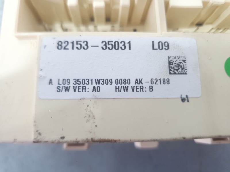Recambio de caja reles / fusibles para ssangyong tivoli 1.2 referencia OEM IAM 8235035200  