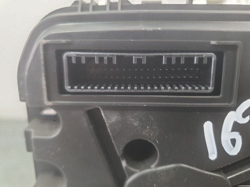 Recambio de cuadro instrumentos para ssangyong tivoli 1.2 referencia OEM IAM 8022037030  