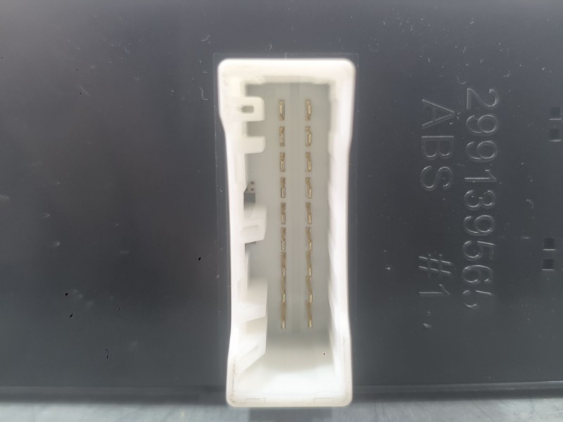 Recambio de mando elevalunas delantero izquierdo para ssangyong tivoli 1.2 referencia OEM IAM 8581135100 C/MANDO RETROVISOR 