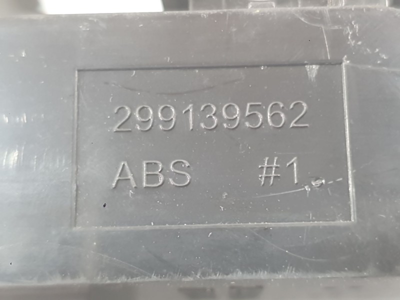 Recambio de mando elevalunas delantero izquierdo para ssangyong tivoli 1.2 referencia OEM IAM 8581135100 C/MANDO RETROVISOR 