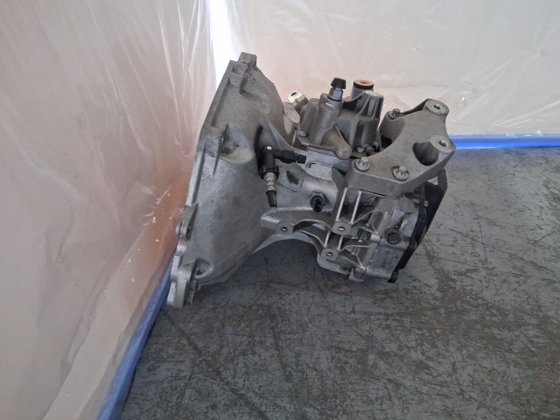 Recambio de caja cambios para opel corsa e (x15) 1.4 (08, 68) referencia OEM IAM MDG 24581813 95517684
