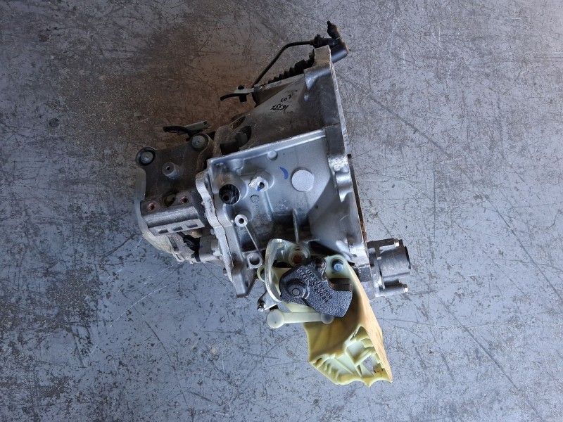 Recambio de caja cambios para peugeot 208 tech edition blue hdi referencia OEM IAM 20ET69  
